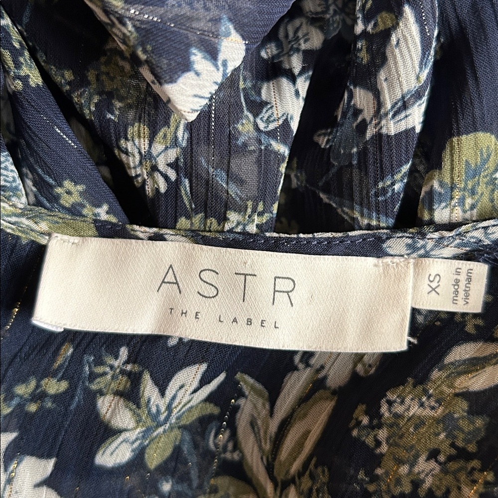 ASTR NAVY FLUTTER SLEEVE FLORAL MAXI WITH METALLIC THREAD SIZE XS - Picture 13 of 14